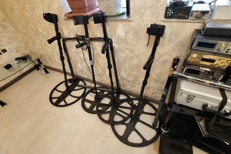 کشف محل نگهداری و فروش دستگاه‌های فلزیاب و طلایاب در ارومیه